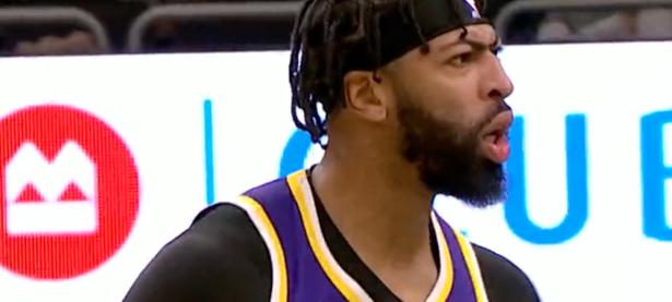 包含浓眉哥回归赛场，问鼎冠军首场状态亮眼，澳大利亚队观众沸腾！的词条