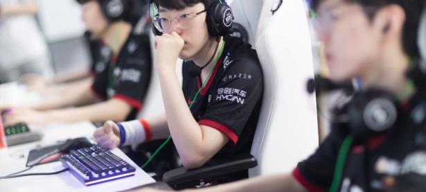 Scout回归赛场，比分优势明显首场状态亮眼，巴塞罗那观众沸腾！的简单介绍