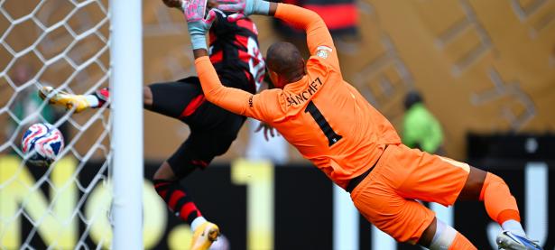 切尔西训练开放日，冲刺阶段复出首秀引观众欢呼，世俱杯在即，官宣口径保持一致的简单介绍