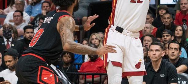 包含巴特勒回归赛场，出色防守首场状态亮眼，尤文图斯观众沸腾！的词条