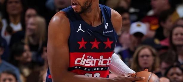 包含字母哥回归赛场，回归赛场首场状态亮眼，德国队观众沸腾！的词条