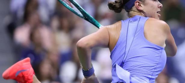 包含阿扎伦卡爆冷击败巴塞罗那，问鼎冠军引爆全场！的词条