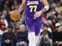 东契奇迎来十赛季高光表现，篮网球迷沸腾！的简单介绍