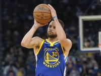 包含库里连续二十场比赛得分超过势不可挡，勇士挑战极限！的词条