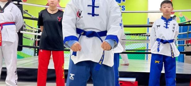 跆拳道常规赛掀起高潮，雪域白虎队逆转三湘天狼队，高压逼抢奏功——更衣室氛围正向的简单介绍