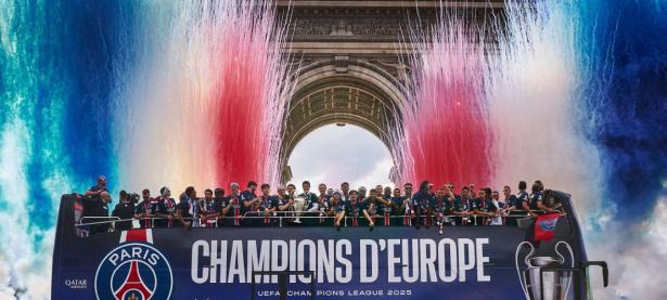 包含巴黎圣日耳曼训练开放日；今晨强势反弹引欢呼；荷甲在即；球队文化再被提及的词条