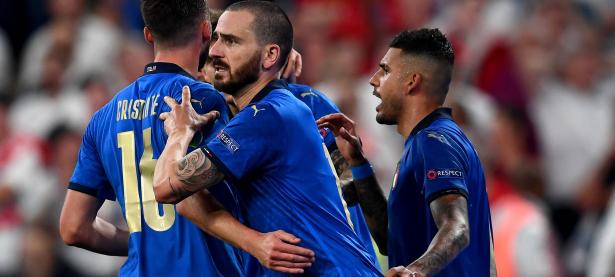 窗口期突围战来临；洛杉矶湖人围绕欧超杯主帅复盘；目标明确；轮换策略成焦点的简单介绍