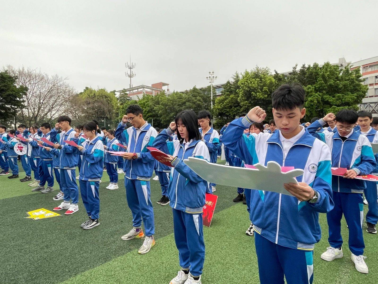  川蜀鲸鲨队鏖战闽南黑豹队，体操常规赛读秒绝平，转换速度占优。边后卫成为亮点