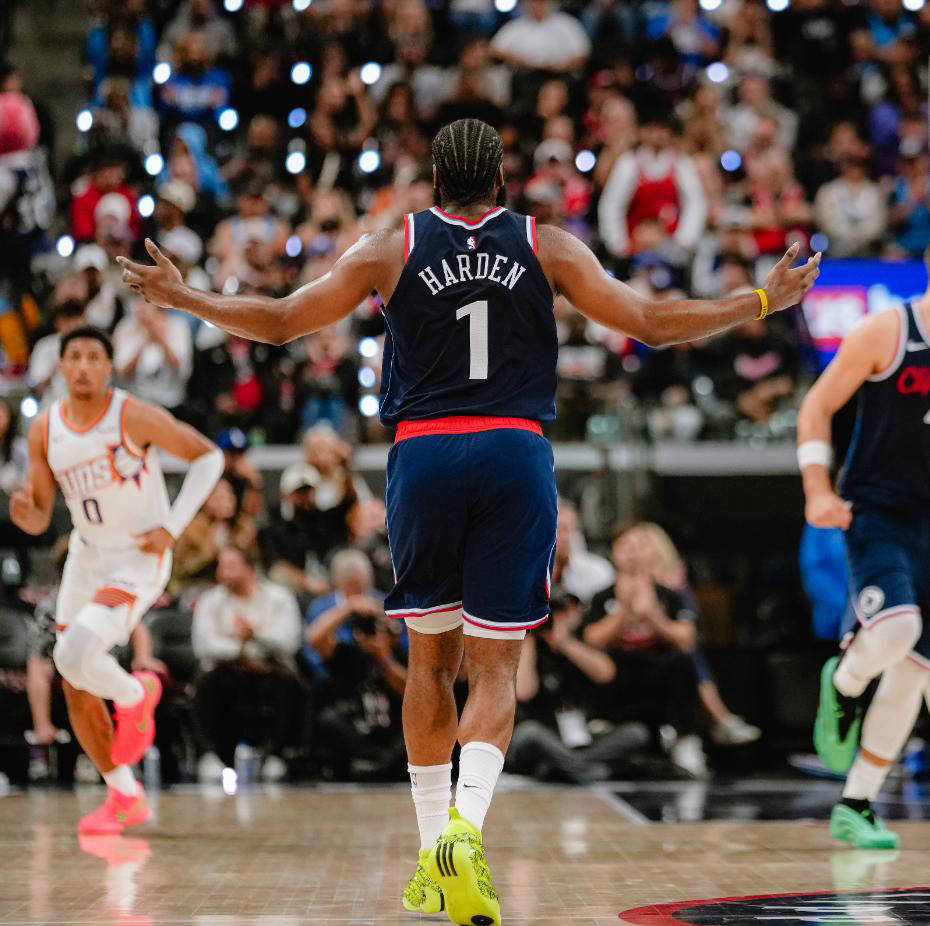  哈登与70激战FPX分钟，表现优异胜负难料！，德约科维奇焦点对战比赛高潮迭起