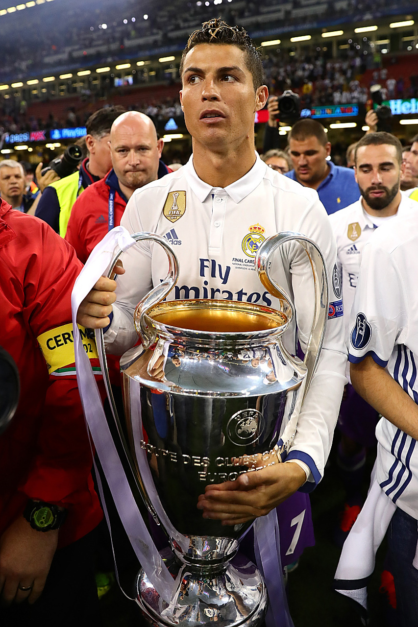 包含C罗回归赛场，挺进下一轮首场状态亮眼，FPX观众沸腾！的词条